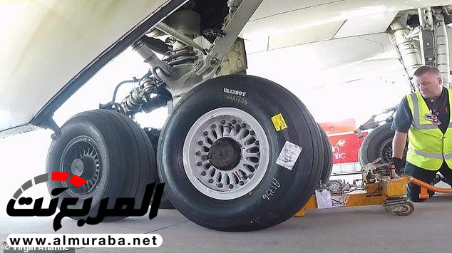 "بالفيديو" شاهد كيف يتم استبدال عجلة الطائرة ومدى تشابهها بعجلات السيارة "بالفيديو" شاهد كيف يتم استبدال عجلة الطائرة ومدى تشابهها بعجلات السيارة 3