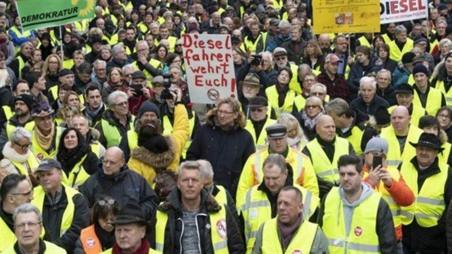مظاهرات في ألمانيا احتاجا على حظر سيارات الديزل
