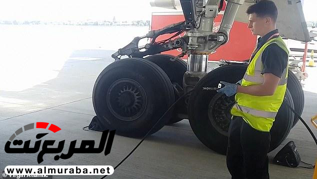 "بالفيديو" شاهد كيف يتم استبدال عجلة الطائرة ومدى تشابهها بعجلات السيارة "بالفيديو" شاهد كيف يتم استبدال عجلة الطائرة ومدى تشابهها بعجلات السيارة 2