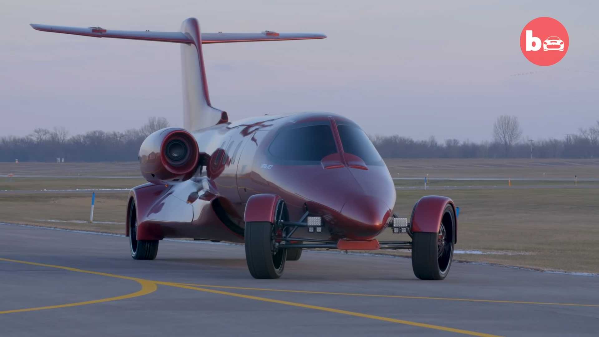 “بالفيديو” الطائرة الليموزين تستعرض نفسها على الطريق