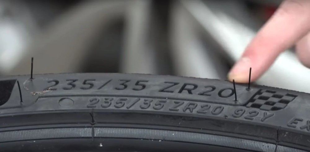 حروف السرعة على الاطارات “بالصور” إليك معنى الحروف والأرقام على جوانب الإطارات