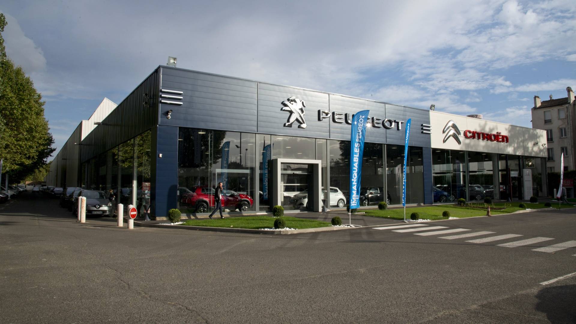 بيجو سيتروين قد تشتري جاكوار لاندروفر أو تندمج مع فيات كرايسلر