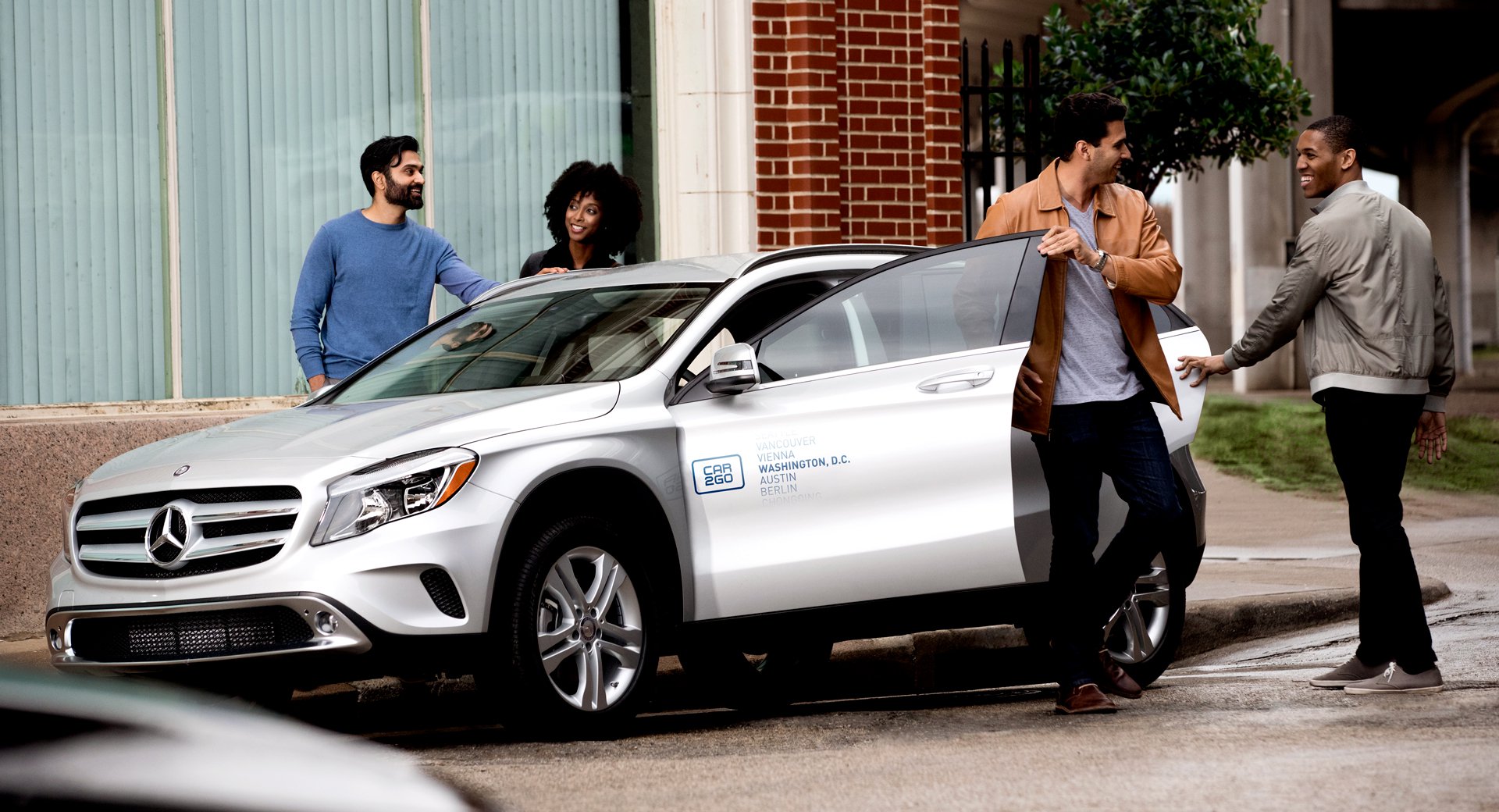 سرقة 100 سيارة مرسيدس وسمارت باستخدام تطبيق بالجوال!