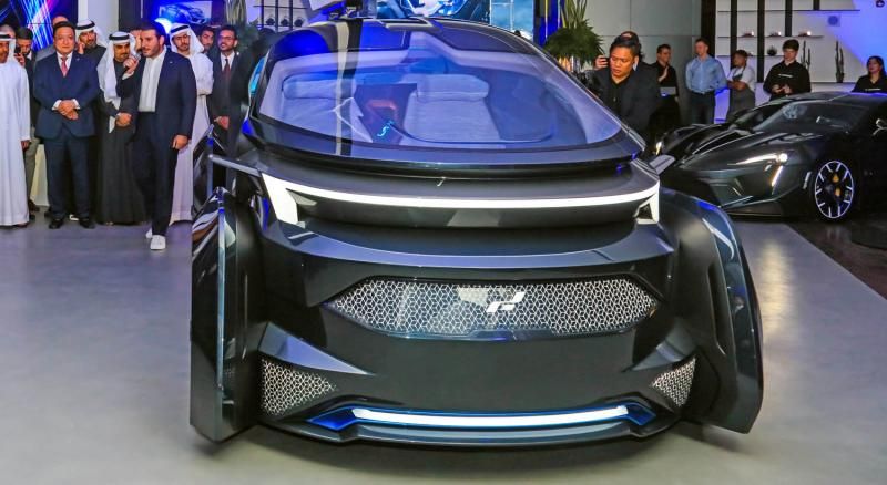 سيارة إماراتية كهربائية ذاتية القيادة تتحول لقاعة اجتماعات متنقلة! 12