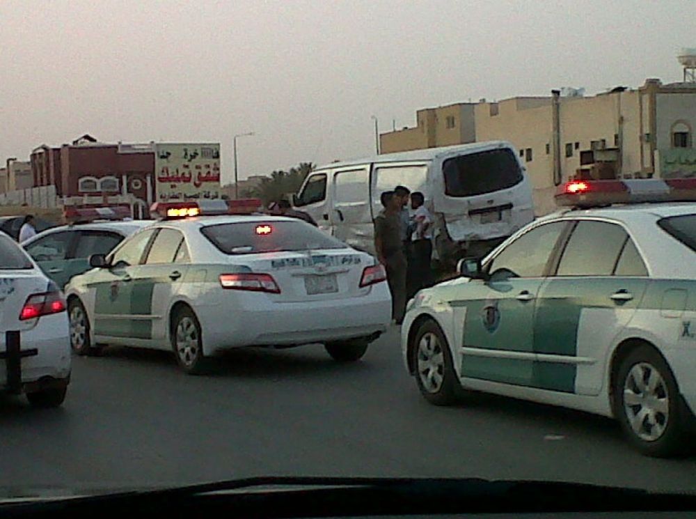 شرطة جازان تقبض على شاب قام بتحطيم كاميرا “ساهر”