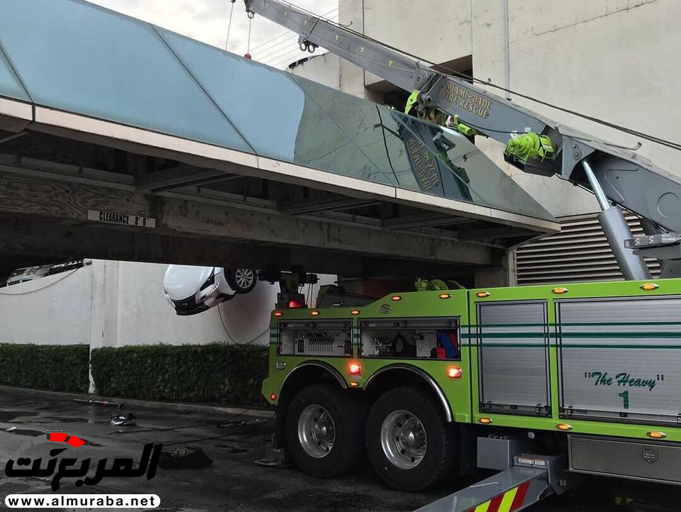 "بالفيديو والصور" إنقاذ سائقة لكزس NX بعد تدلي السيارة على حافة صالة الركن! "بالفيديو والصور" إنقاذ سائقة لكزس NX بعد تدلي السيارة على حافة صالة الركن! 8