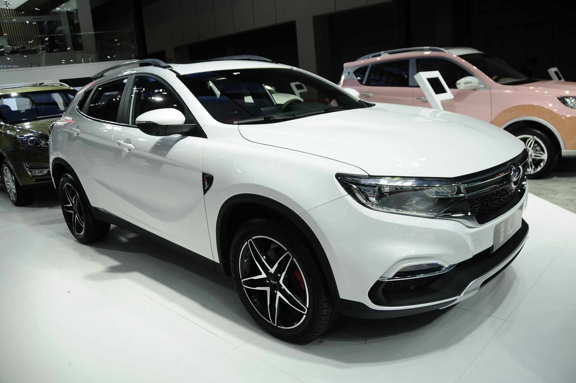 تقليد مرسيدس GLA الصيني تُعرض في شانغهاي تقليد مرسيدس GLA الصيني تُعرض في شانغهاي 5