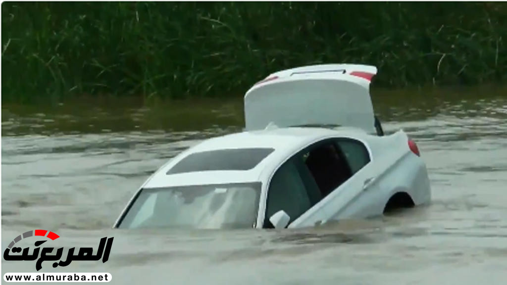 شاب هندي يلقي سيارة بي ام دبليو أهداها له والده في النهر! شاب هندي يلقي سيارة بي ام دبليو أهداها له والده في النهر! 1