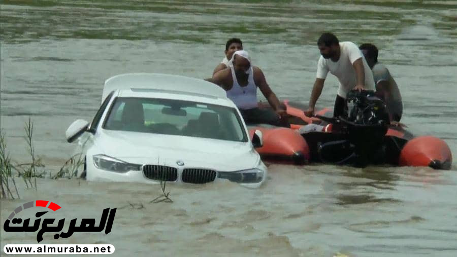 شاب هندي يلقي سيارة بي ام دبليو أهداها له والده في النهر! شاب هندي يلقي سيارة بي ام دبليو أهداها له والده في النهر! 2