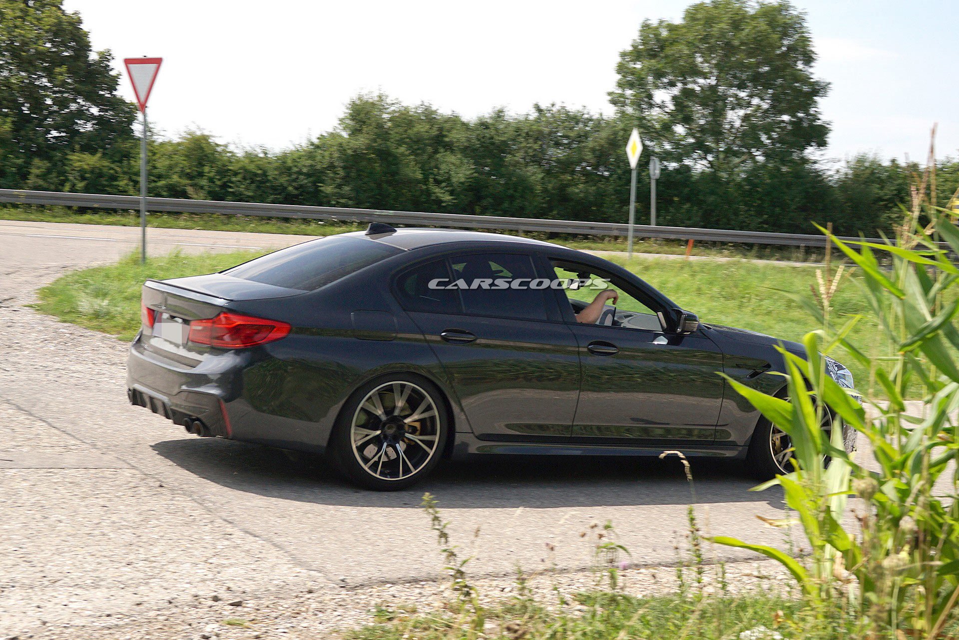 بي ام دبليو M5 موديل 2021 تظهر أثناء اختبارها لأول مرة بي ام دبليو M5 موديل 2021 تظهر أثناء اختبارها لأول مرة 6