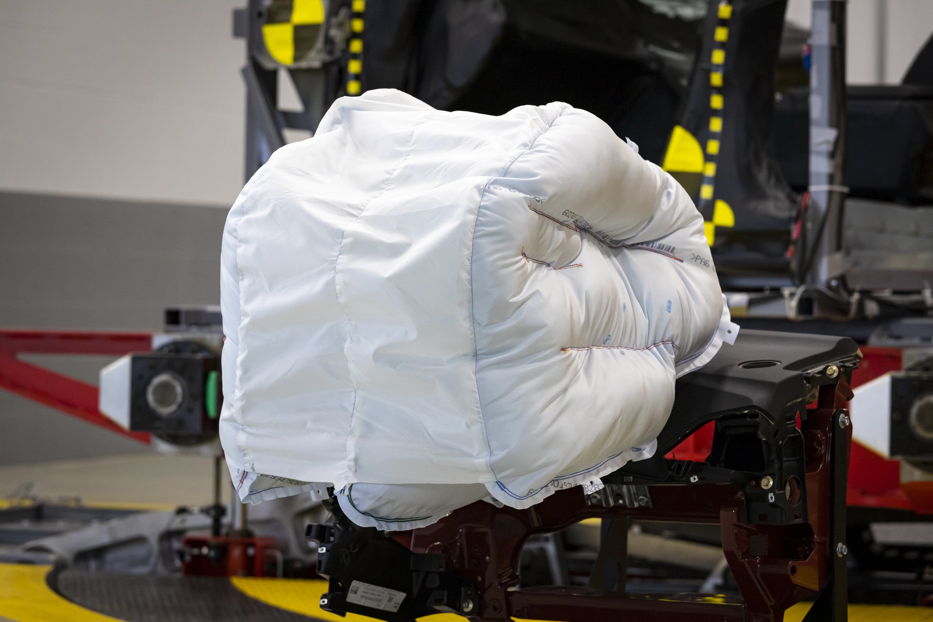 "بالفيديو" هوندا ابتكرت وسادة هوائية جديدة تحمي رأس الراكب بالكامل "بالفيديو" هوندا ابتكرت وسادة هوائية جديدة تحمي رأس الراكب بالكامل 5