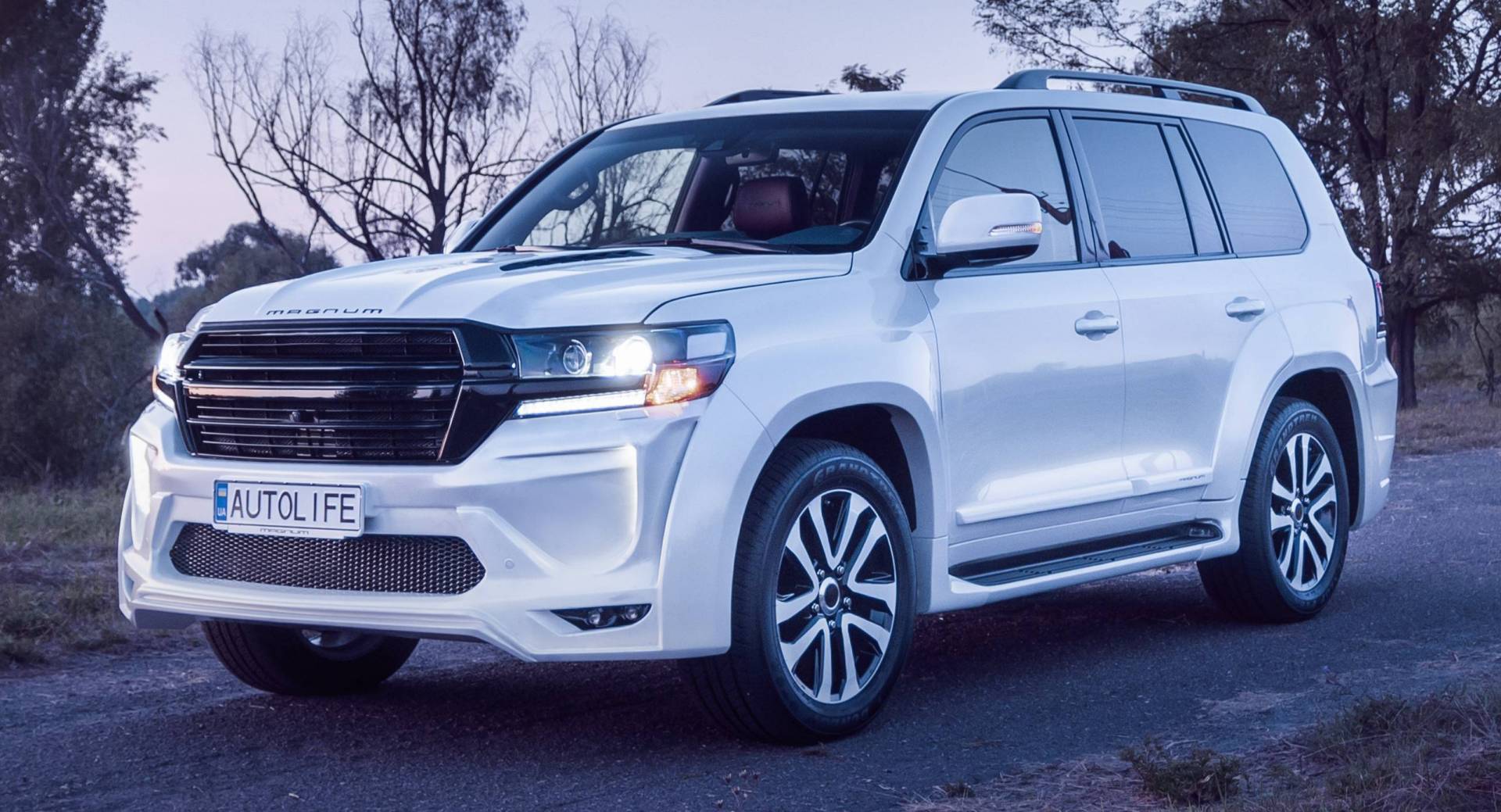 تويوتا لاندكروزر 200 بتعديل جريء فاخر