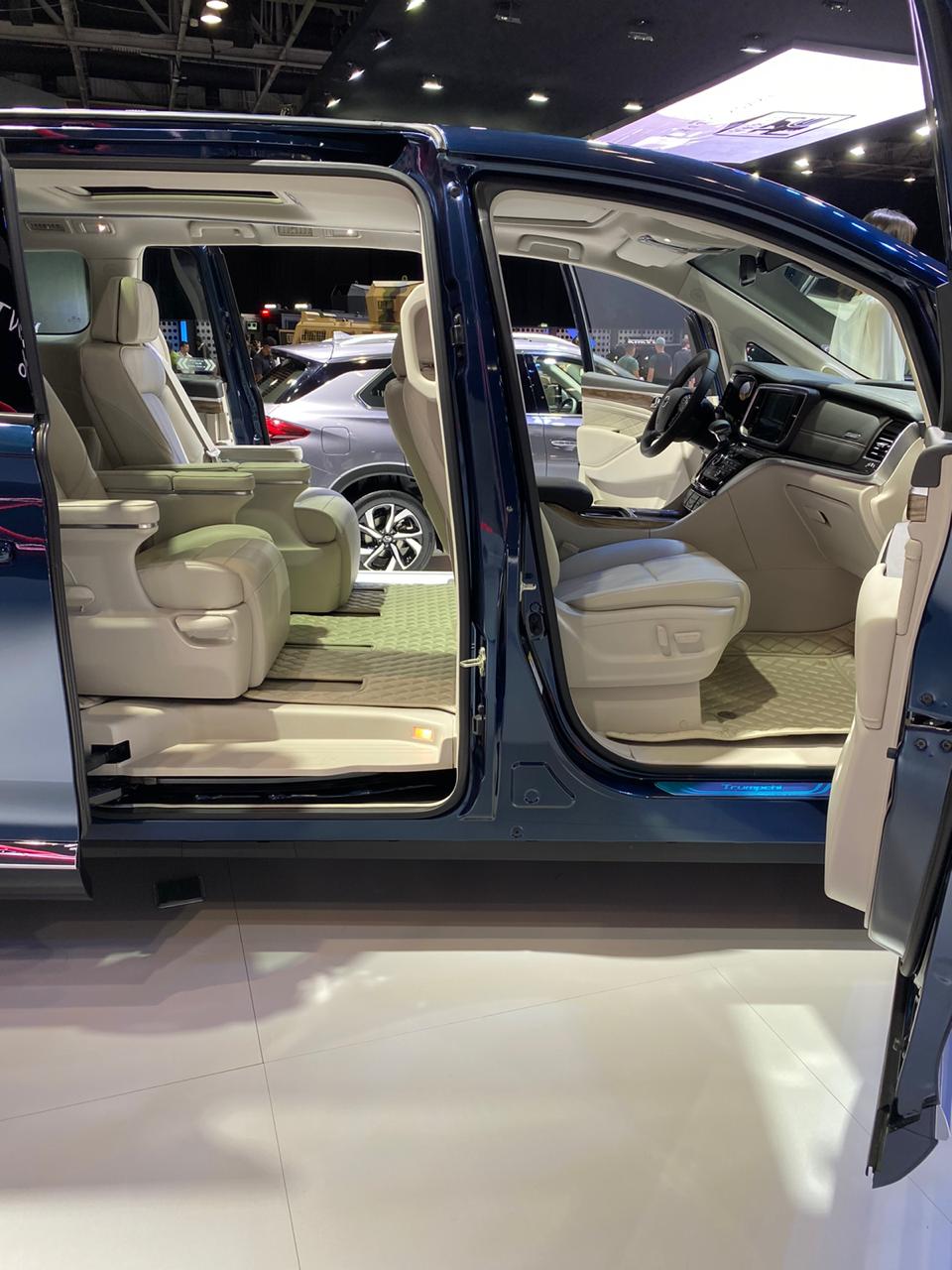 تجربة قيادة أفخم فان صيني من جي ايه سي الجميح GN8 + المواصفات والأسعار 3