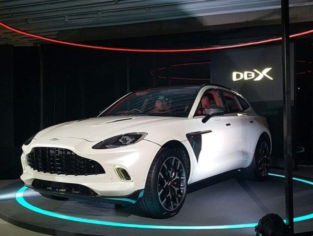 استون مارتن DBX الجديدة تنطلق بقوة 550 حصان وسعر 723,000 ريال