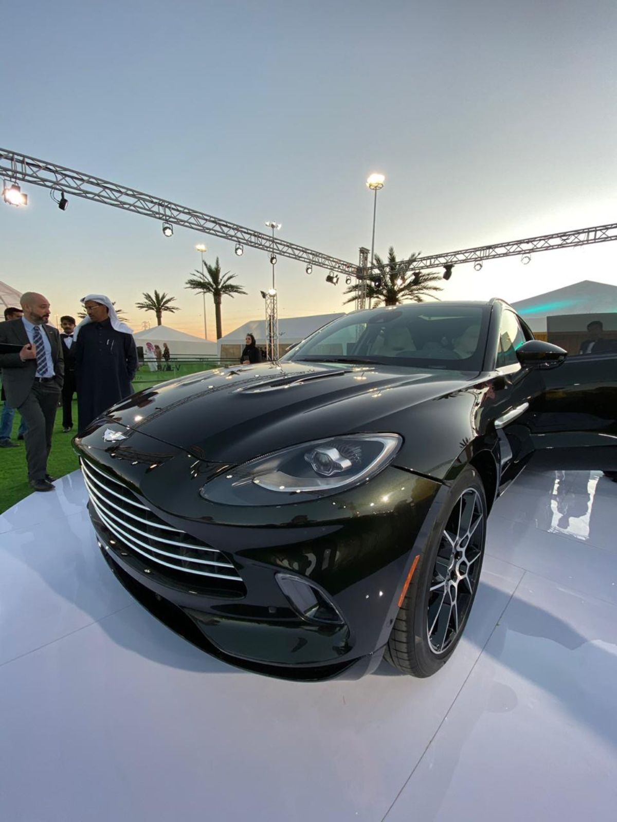 استون مارتن DBX تتألق لأول مرة في معرض الرياض للسيارات