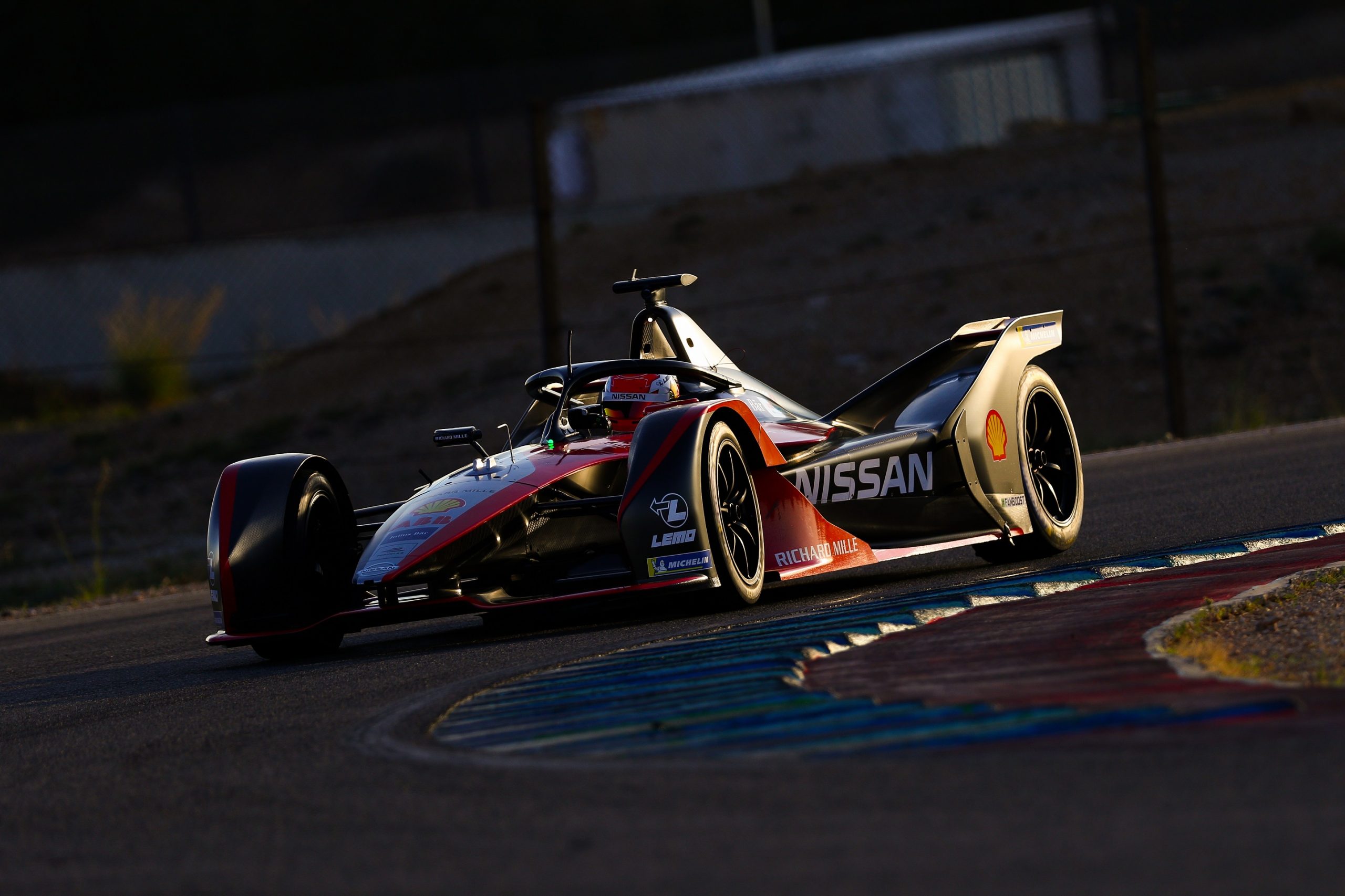 فريق “نيسان إي. دامس” يثبت قدراته في الدورة الافتتاحية من موسم “فورمولا إي الدرعية”