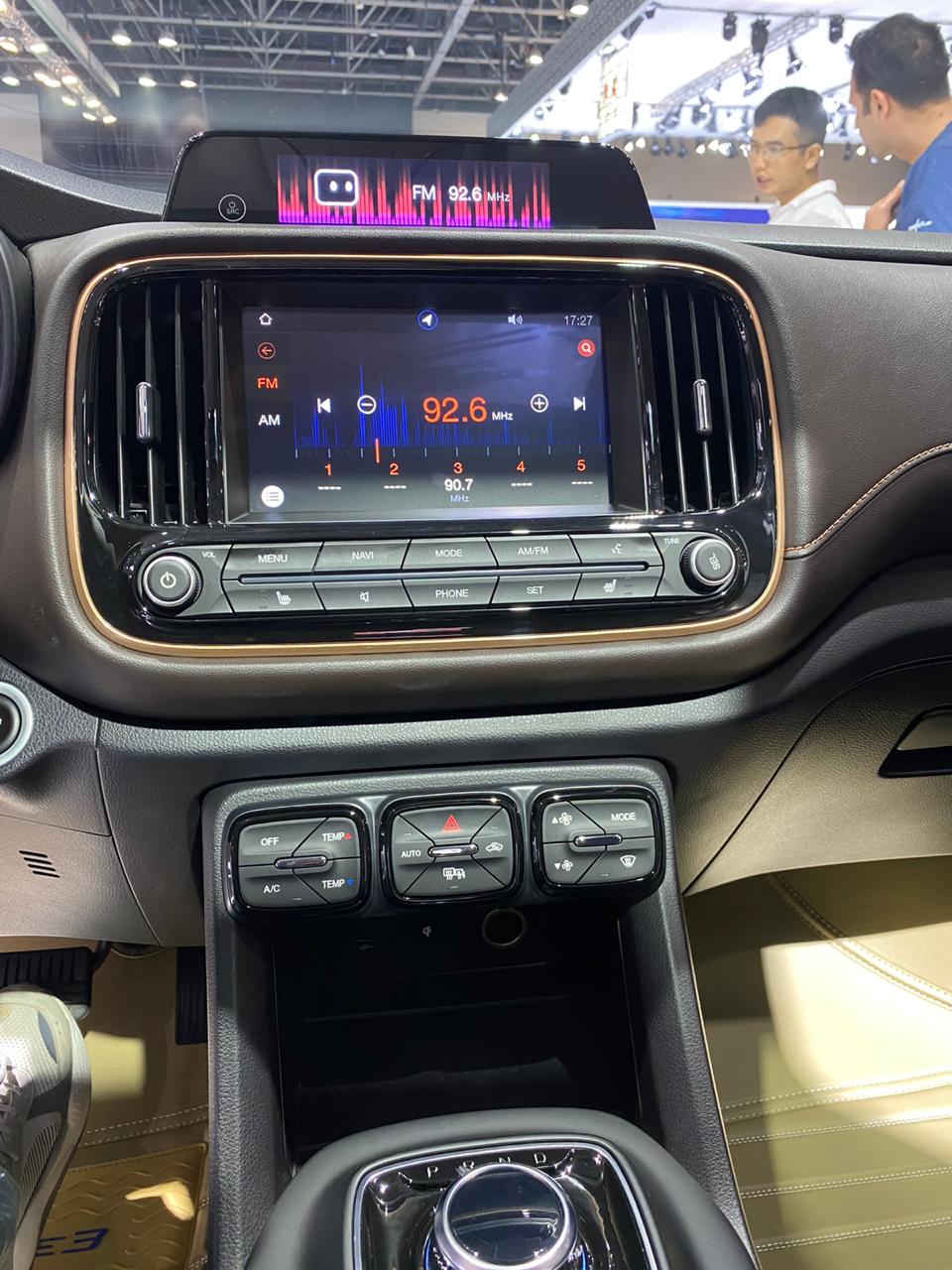 جي ايه سي تدشن سيارتين كهربائيتين مستقبليتين في معرض دبي 18