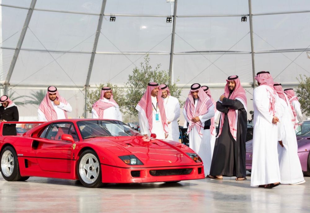 “بالصور والفيديو” ولي العهد يزور معرض الرياض للسيارات في الجنادرية