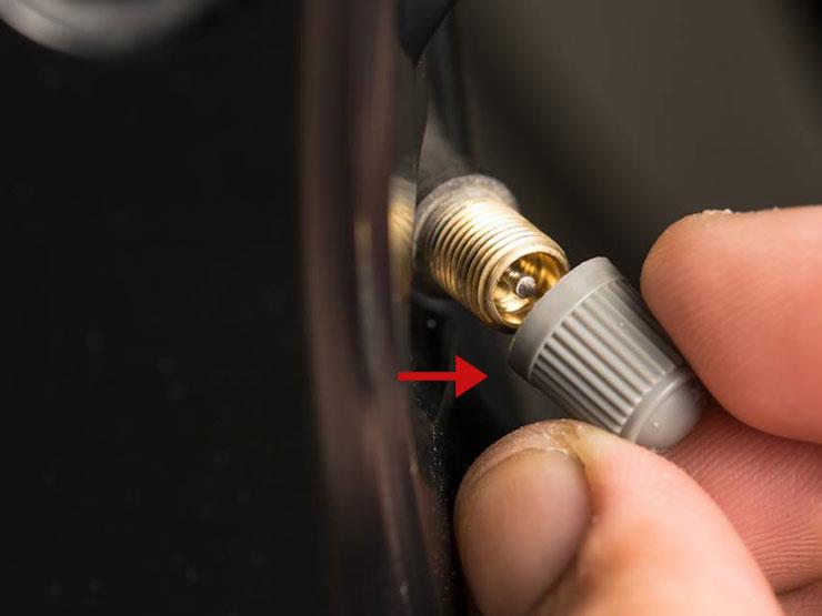 تعرف على أهمية أغطية الصمامات لإطارات السيارة وخطورة فقدانها 1