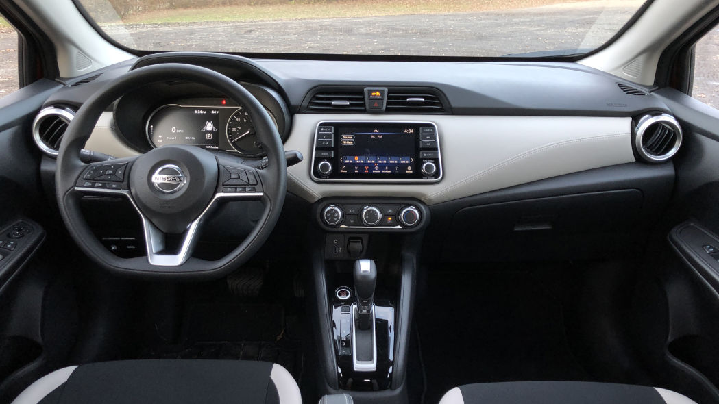 نظرة على تجربة قيادة نيسان صني 2021 نظرة على تجربة قيادة نيسان صني 2021 4