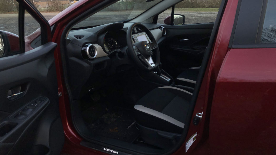 نظرة على تجربة قيادة نيسان صني 2021 نظرة على تجربة قيادة نيسان صني 2021 2