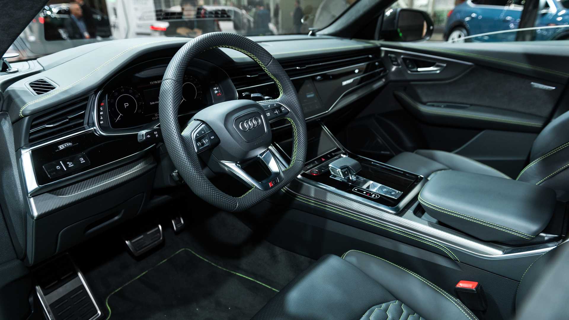 اودي تريد إزالة جميع الأزرار من داخلية سياراتها 1