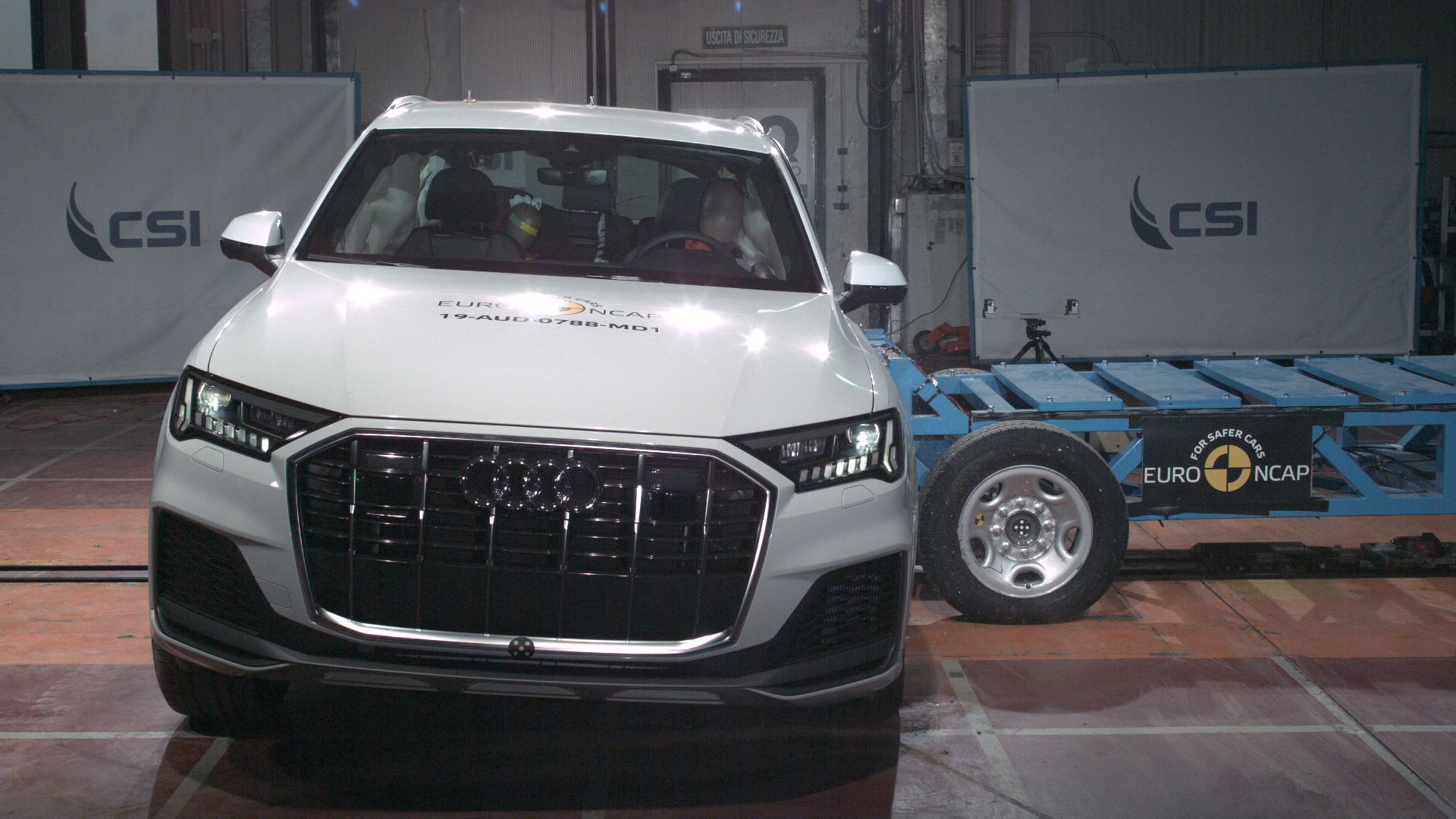 شاهد اختبار السلامة الأوروبية لـ 12 سيارة جديدة بينها تيسلا موديل X وبورش تايكان شاهد اختبار السلامة الأوروبية لـ 12 سيارة جديدة بينها تيسلا موديل X وبورش تايكان 3