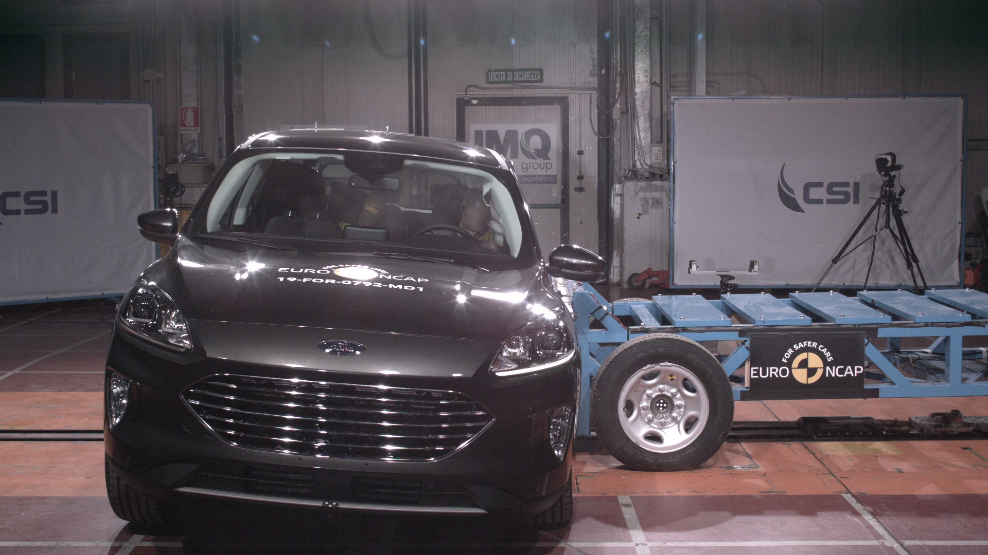 شاهد اختبار السلامة الأوروبية لـ 12 سيارة جديدة بينها تيسلا موديل X وبورش تايكان شاهد اختبار السلامة الأوروبية لـ 12 سيارة جديدة بينها تيسلا موديل X وبورش تايكان 11