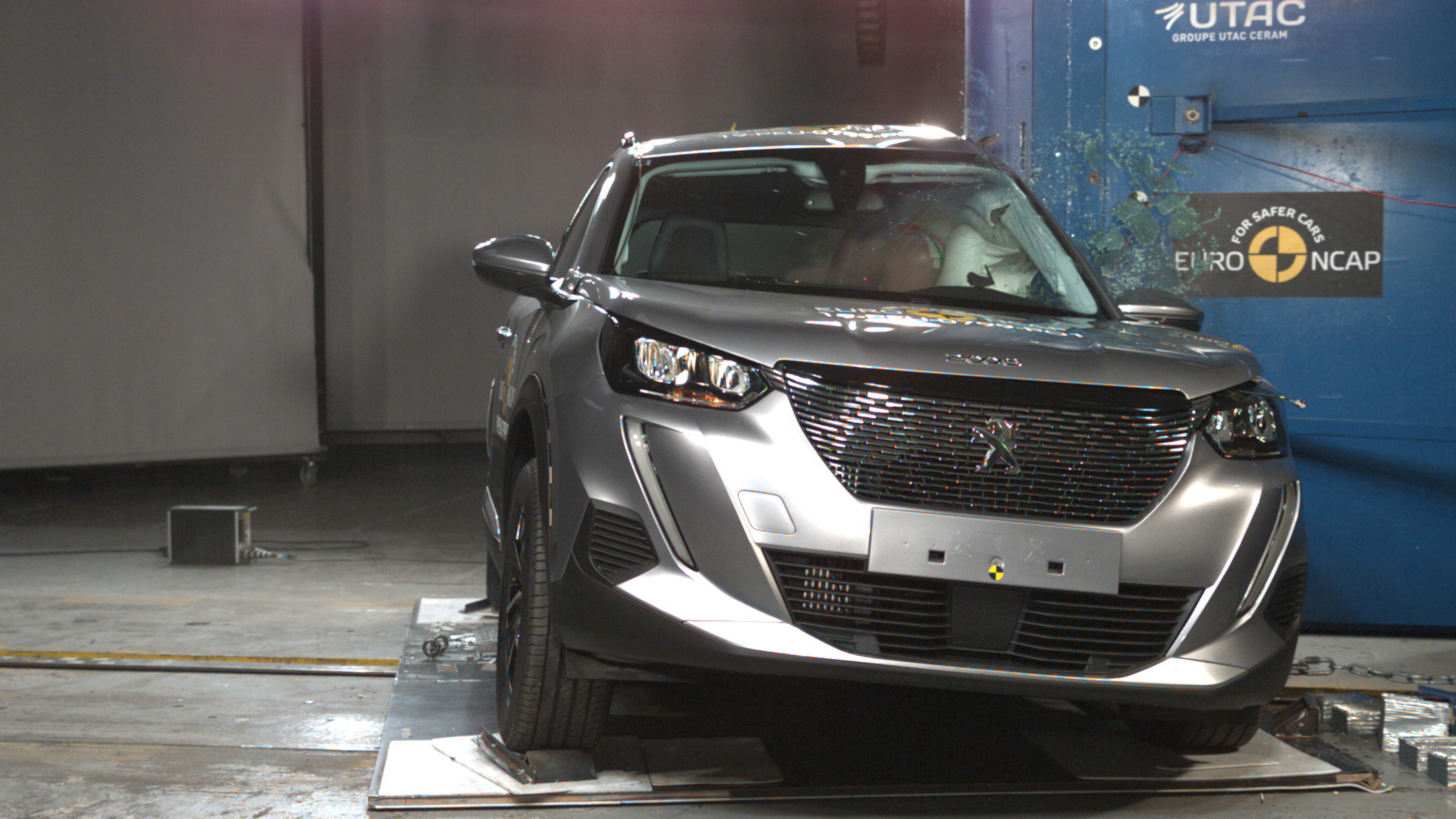 شاهد اختبار السلامة الأوروبية لـ 12 سيارة جديدة بينها تيسلا موديل X وبورش تايكان شاهد اختبار السلامة الأوروبية لـ 12 سيارة جديدة بينها تيسلا موديل X وبورش تايكان 18