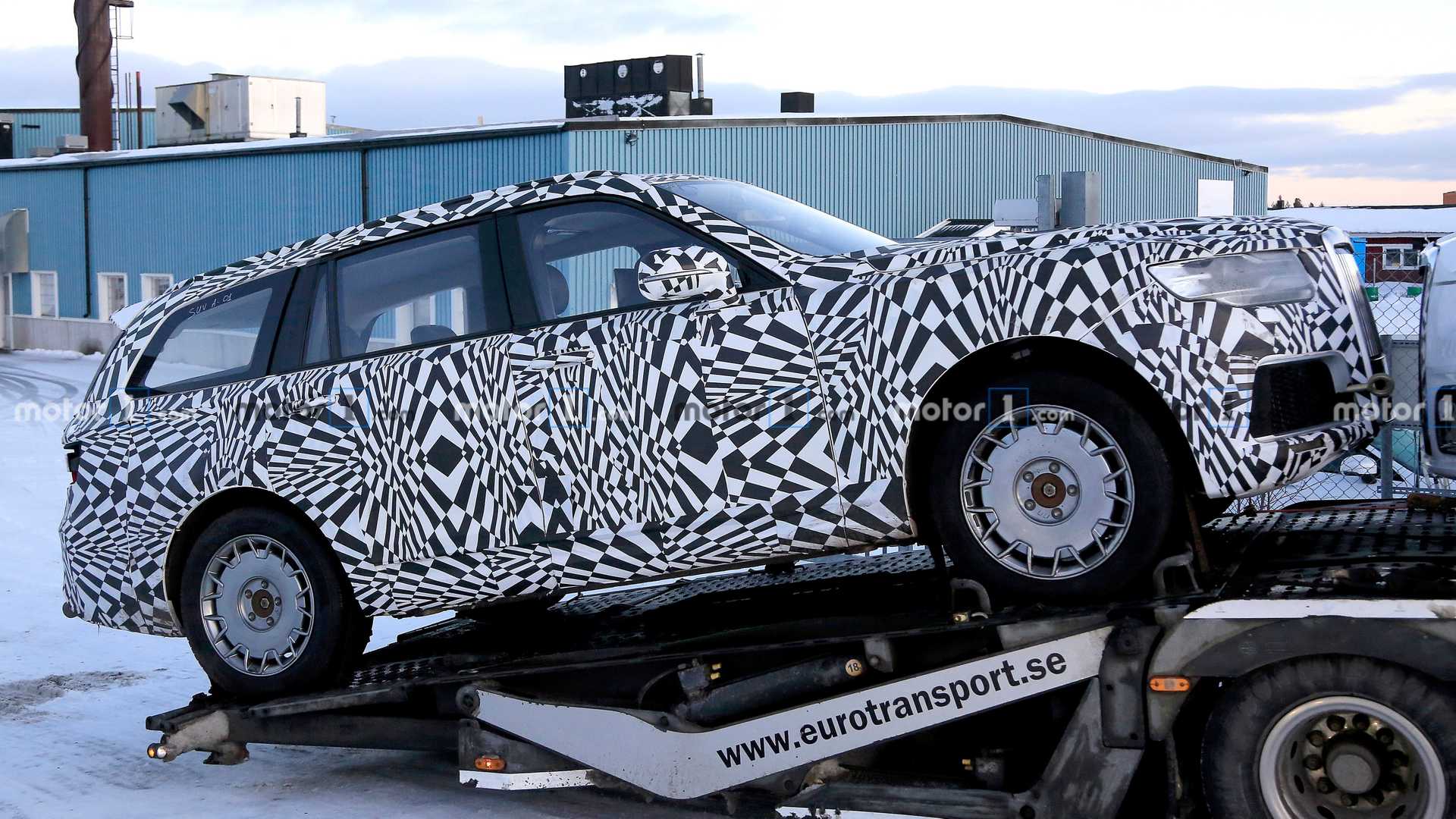 سيارة SUV الروسية الرئاسية تظهر لأول مرة أثناء اختبارها سيارة SUV الروسية الرئاسية تظهر لأول مرة أثناء اختبارها 8