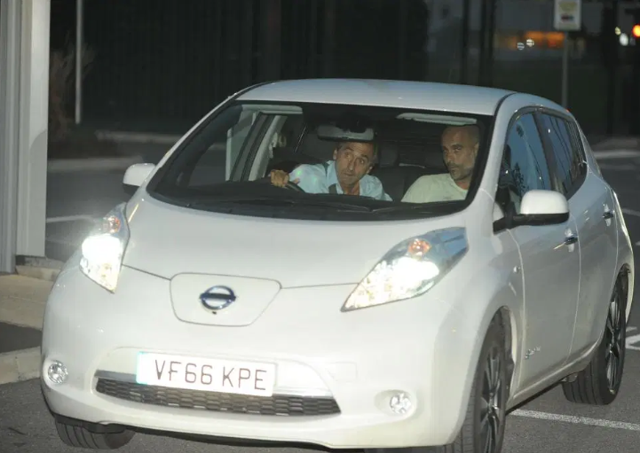 كيف خرّب مدرب مانشستر سيتي مجموعة من سياراته؟ كيف خرّب مدرب مانشستر سيتي مجموعة من سياراته؟ 3