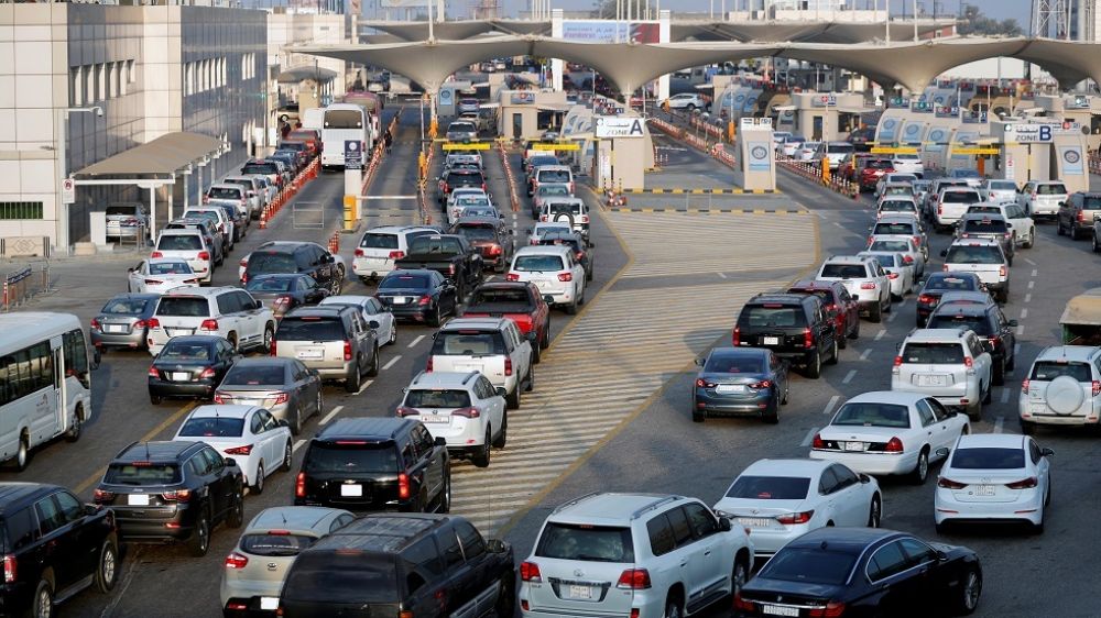 أجهزة حديثة لفحص السيارات بالأشعة على جسر الملك فهد 1