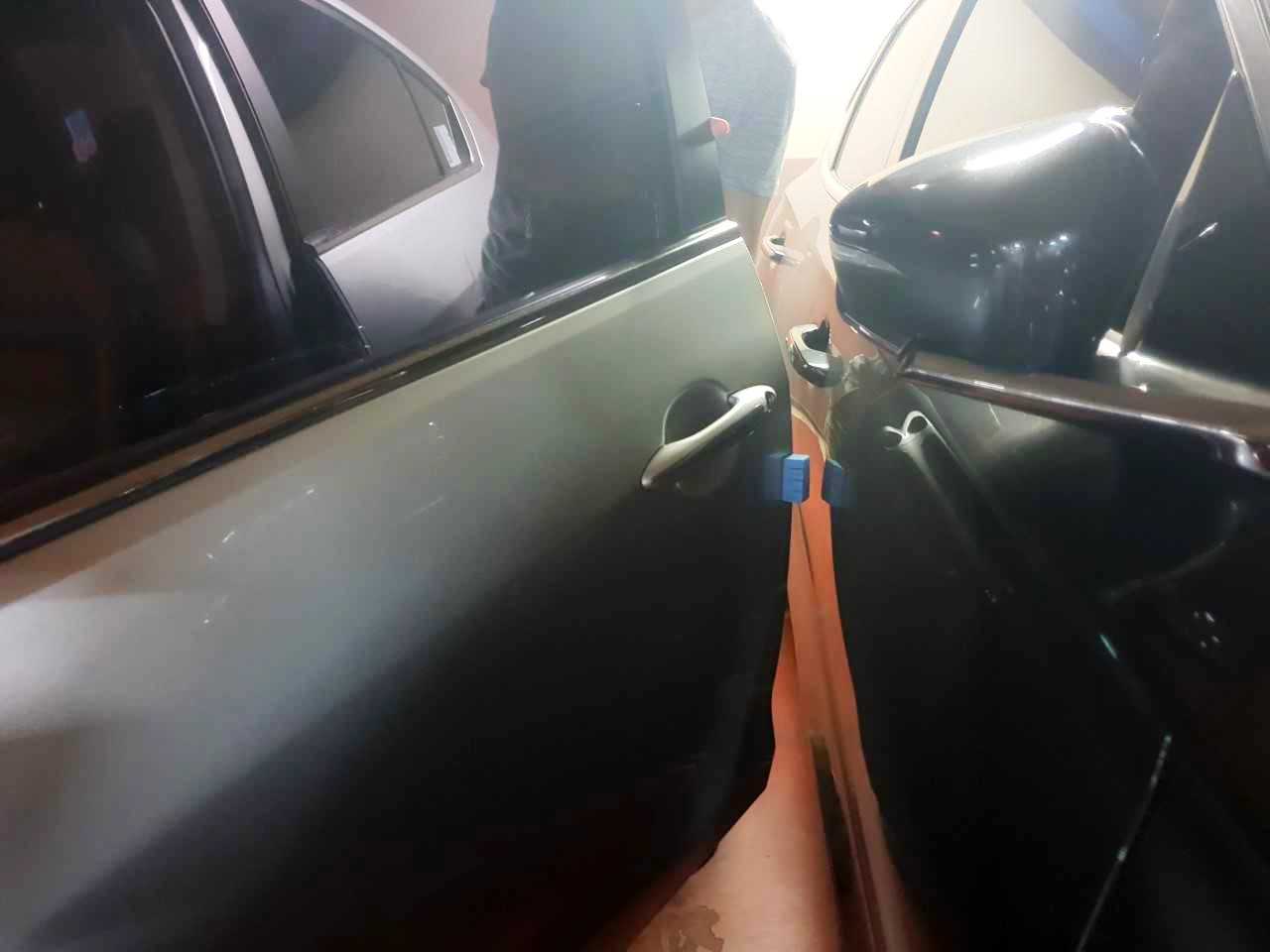 سر وجود قطع إسفنج على أبواب السيارات الكورية 3