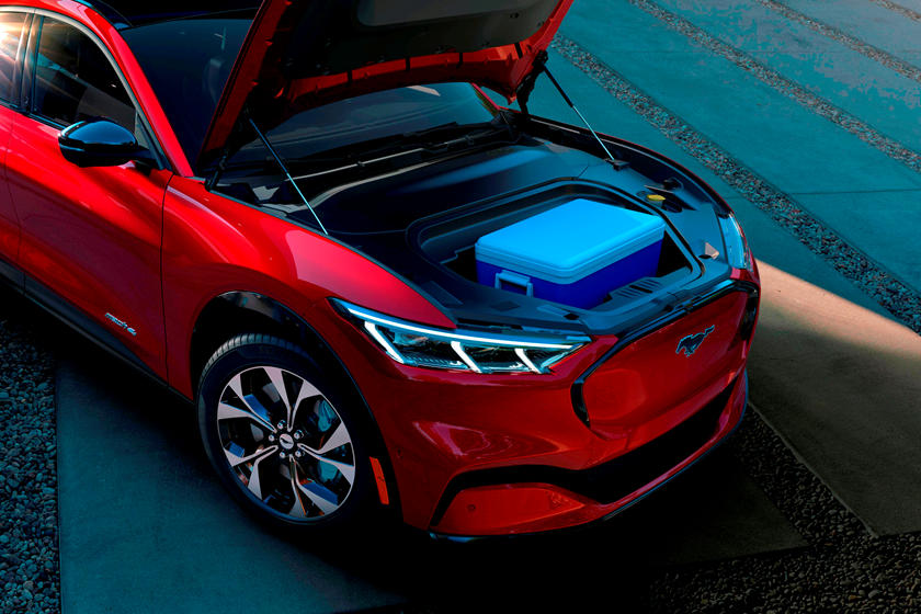 "بالفيديو" فورد تخزن دجاج وجمبري بالحقيبة الأمامية لسيارتها موستنج ماخ اي! 4