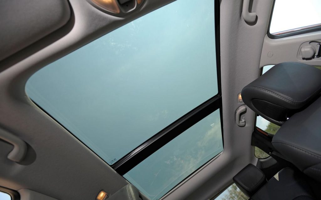 تعرف على أنواع فتحات سقف السيارة والفرق بينها تعرف على أنواع فتحات سقف السيارة والفرق بينها 1