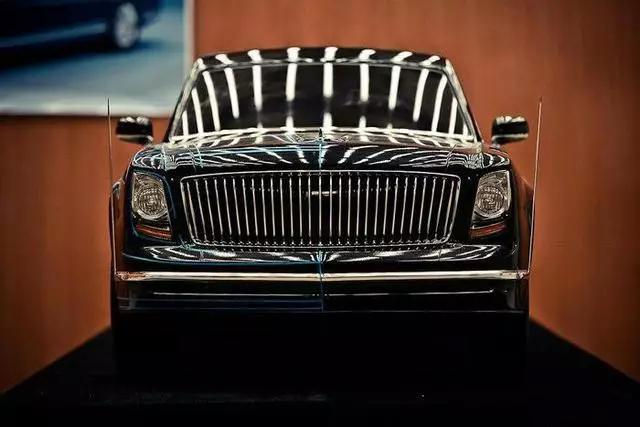 مصمم رولزرويس السابق صنع ليموزين صينية جديدة بأبواب انتحارية 3