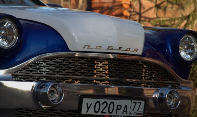 سيارات مقلدة بتصميم روسي كلاسيكي لأشهر السيارات الألمانية سيارات مقلدة بتصميم روسي كلاسيكي لأشهر السيارات الألمانية 20