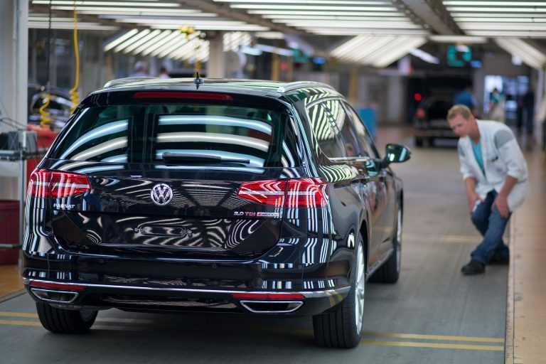 100 ألف موظف ألماني مهدد بفقد عمله في قطاع السيارات