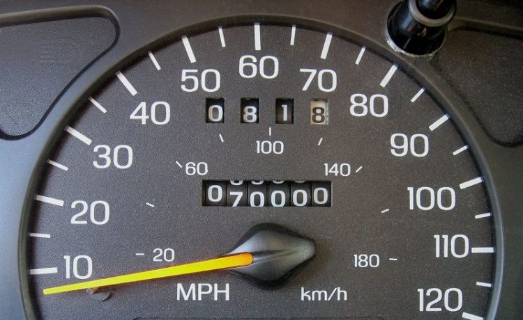 علامات تكشف التلاعب في عداد السيارة المستعملة 1