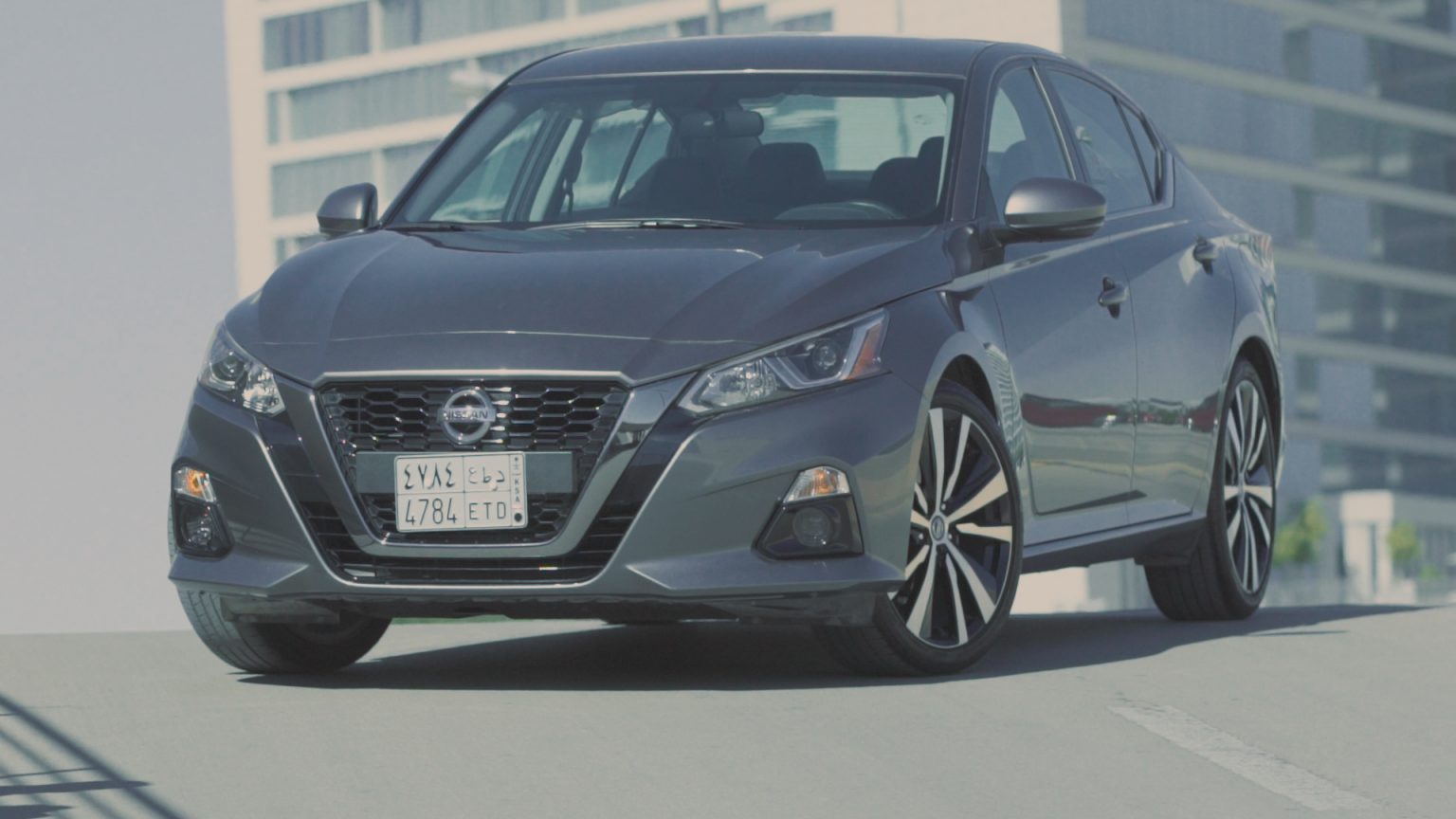 “بالصور” تاريخ تطور نيسان التيما عبر 6 أجيال