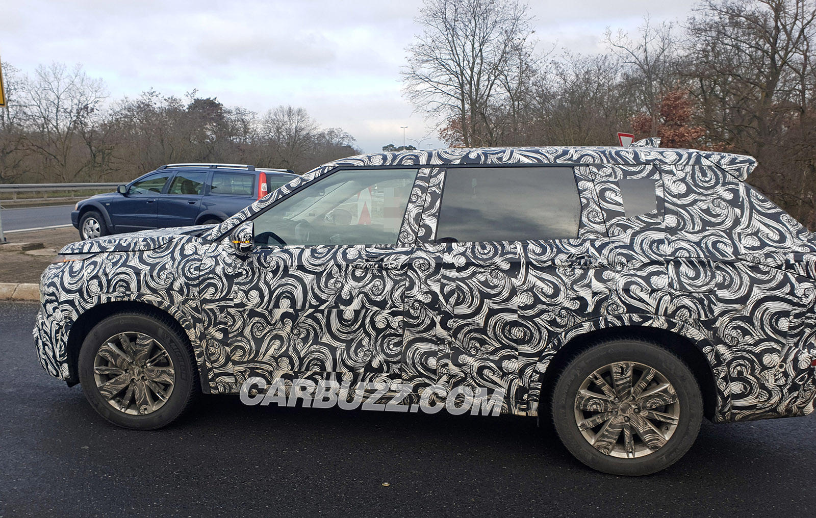 ميتسوبيشي اوتلاندر 2021 ستأتي بمحرك نيسان اكس تريل 4