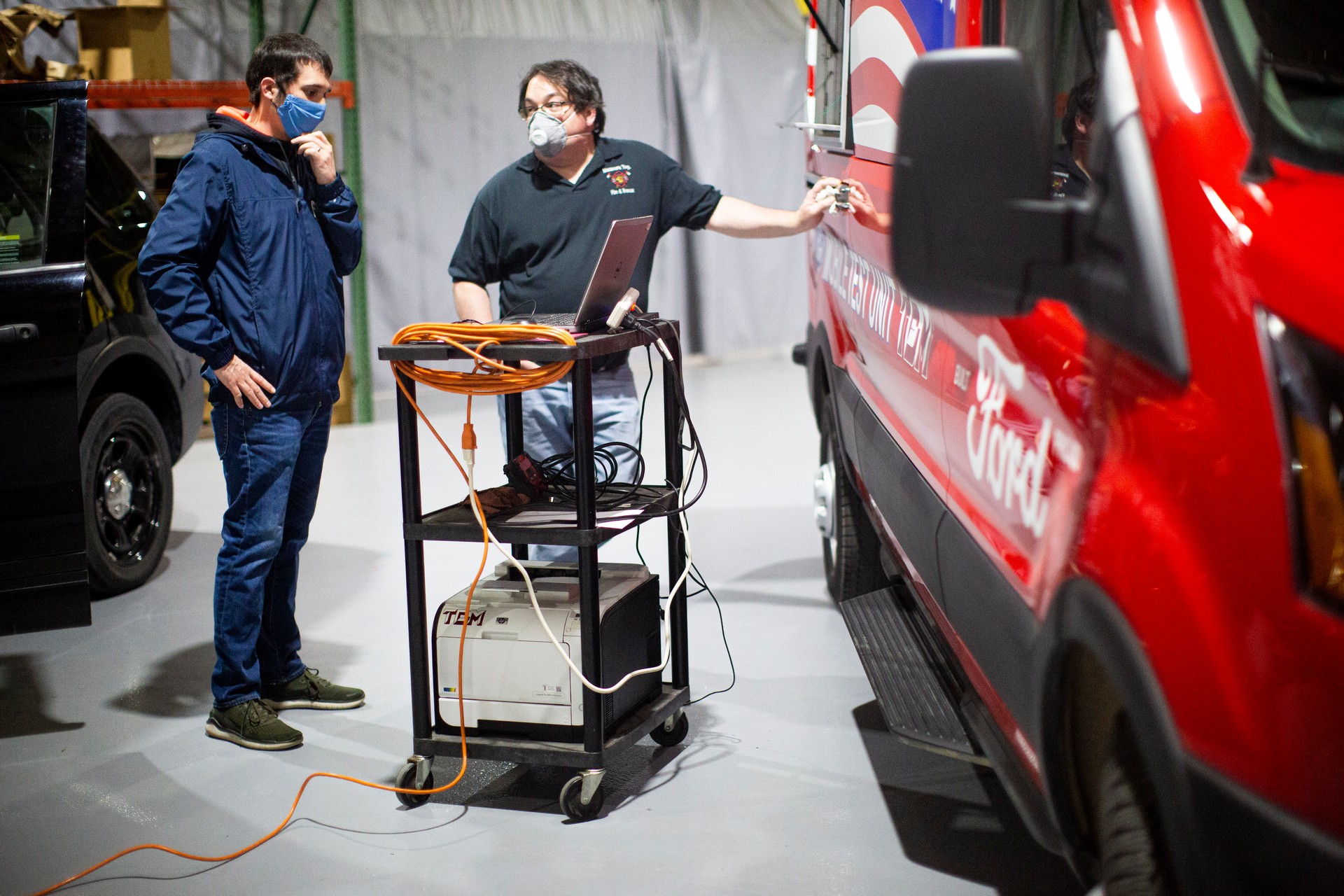 فورد تطور نظام تعقيم لقتل فيروس كورونا عبر الحرارة المرتفعة في سيارات الشرطة 4