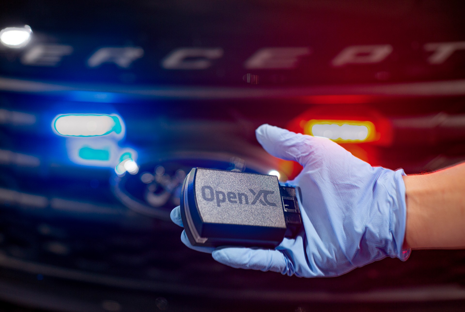 فورد تطور نظام تعقيم لقتل فيروس كورونا عبر الحرارة المرتفعة في سيارات الشرطة 9