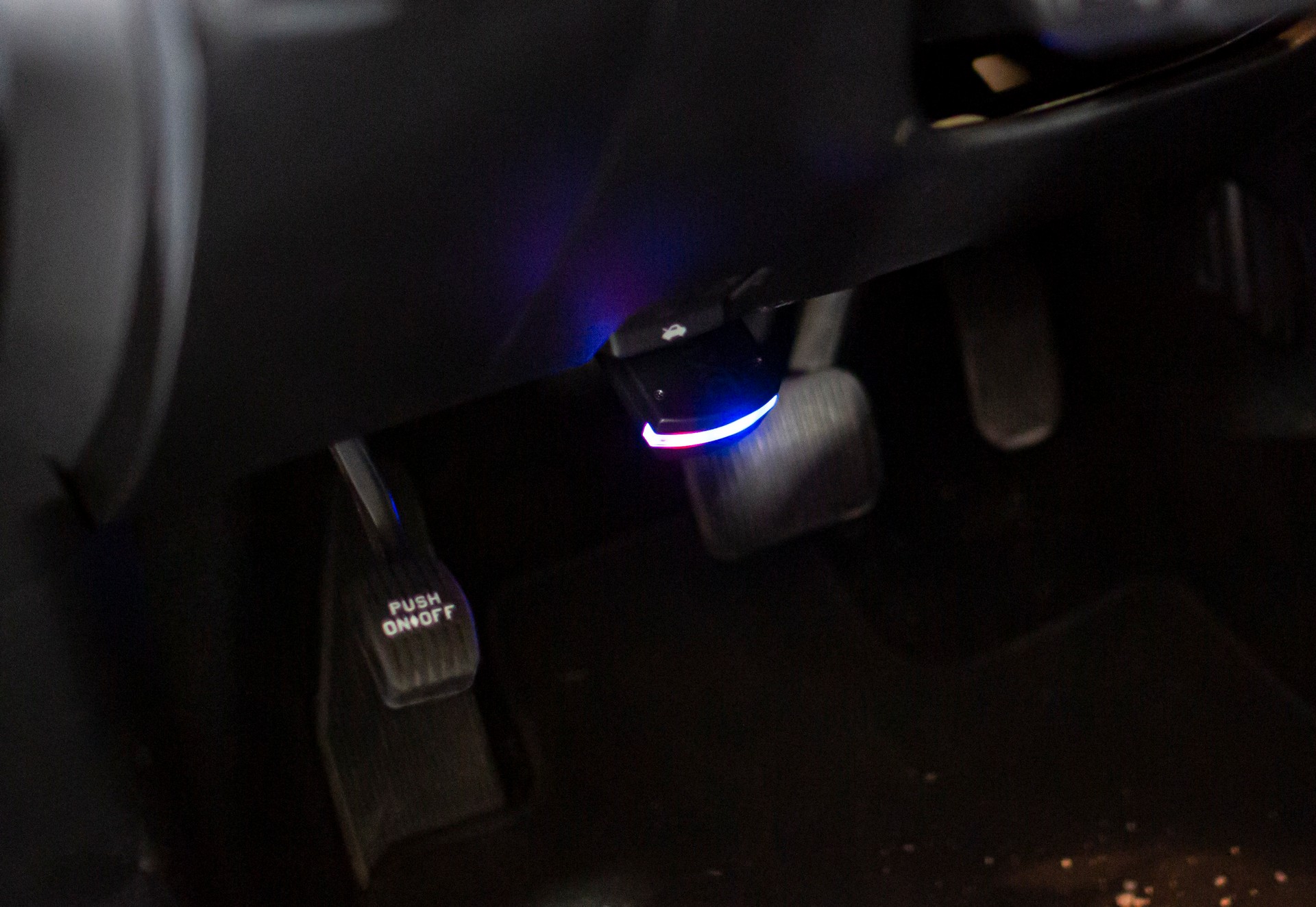 فورد تطور نظام تعقيم لقتل فيروس كورونا عبر الحرارة المرتفعة في سيارات الشرطة 10