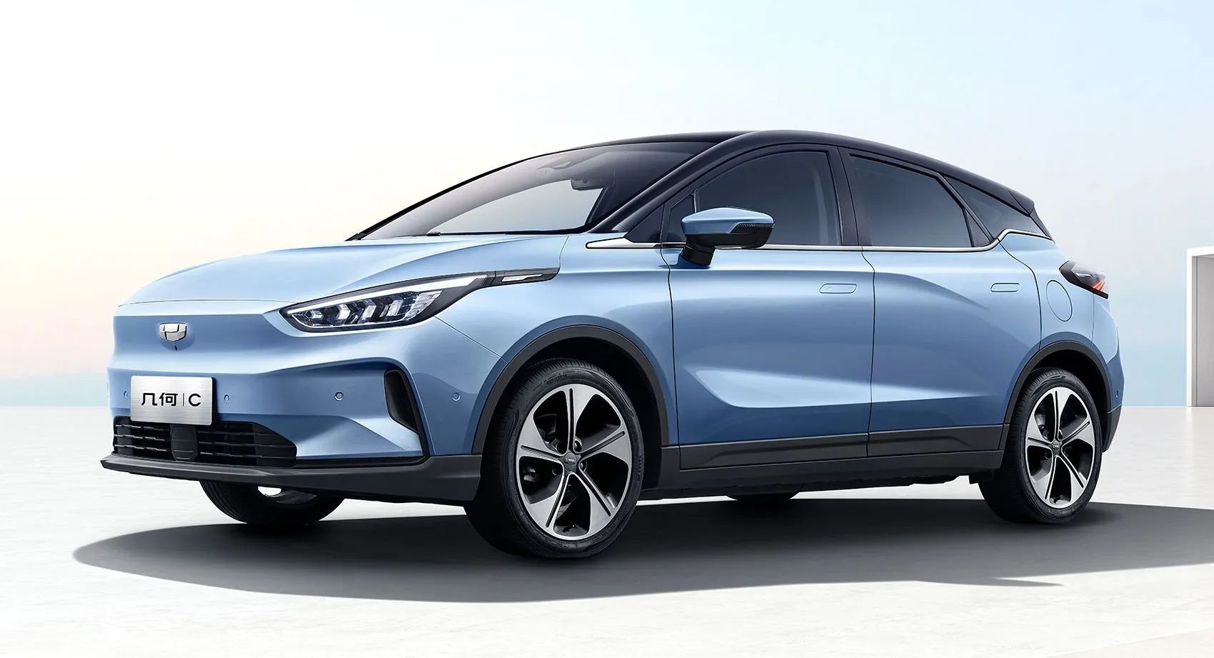 جيلي جيومتري C كروس أوفر تكشف نفسها رسمياً