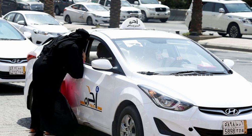 تعرف على ضوابط استخدام سيارات الأجرة والحافلات في ظل الكورونا