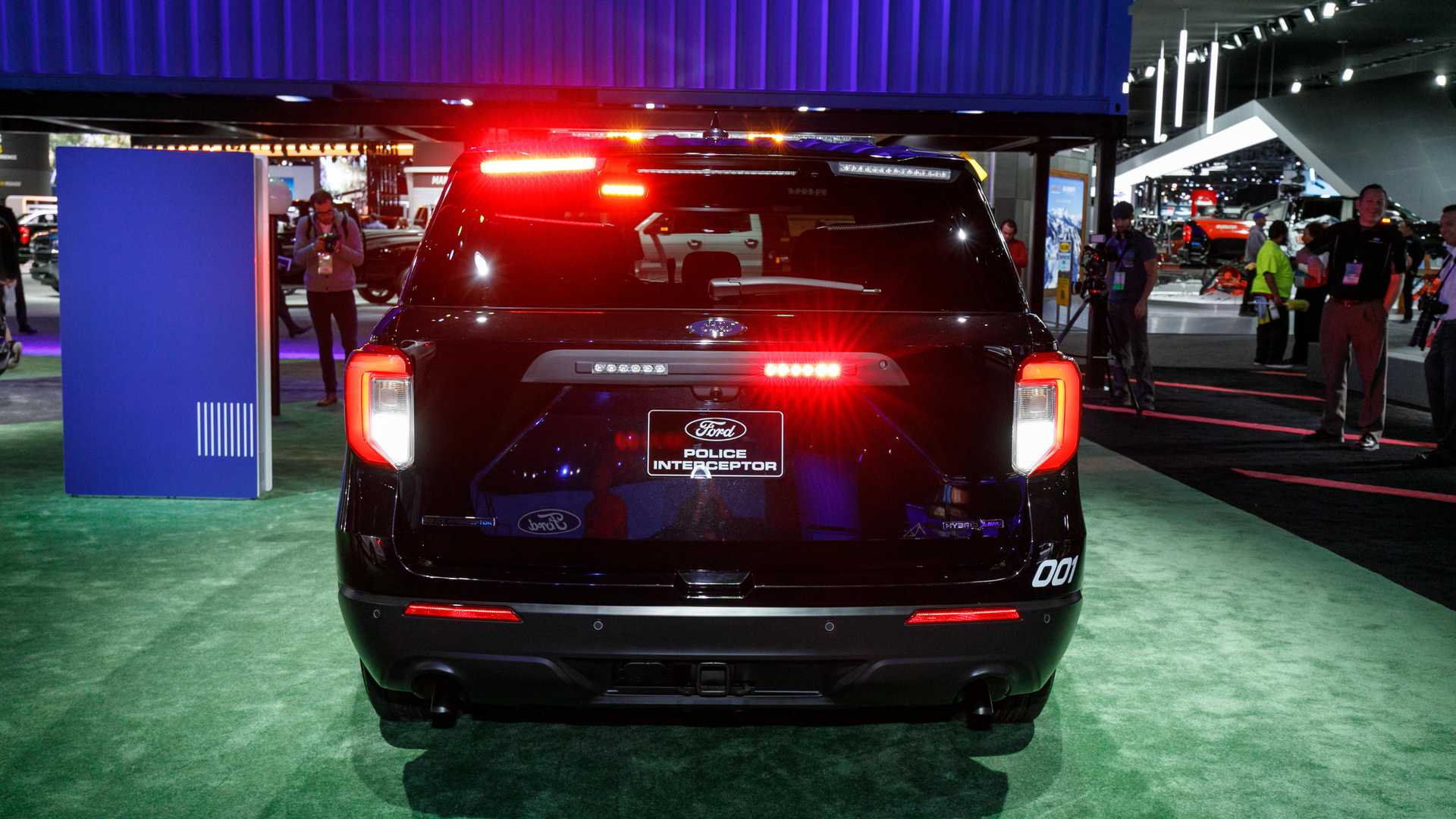 بعض موظفي فورد طلبوا وقف إنتاج سيارات فورد للشرطة لهذا السبب 3