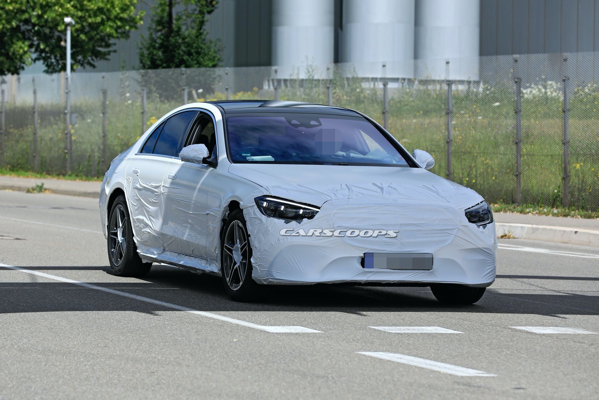 مرسيدس إس كلاس 2021 تكشف عن مصابيحها في صور تجسسية جديدة مرسيدس إس كلاس 2021 تكشف عن مصابيحها في صور تجسسية جديدة 2