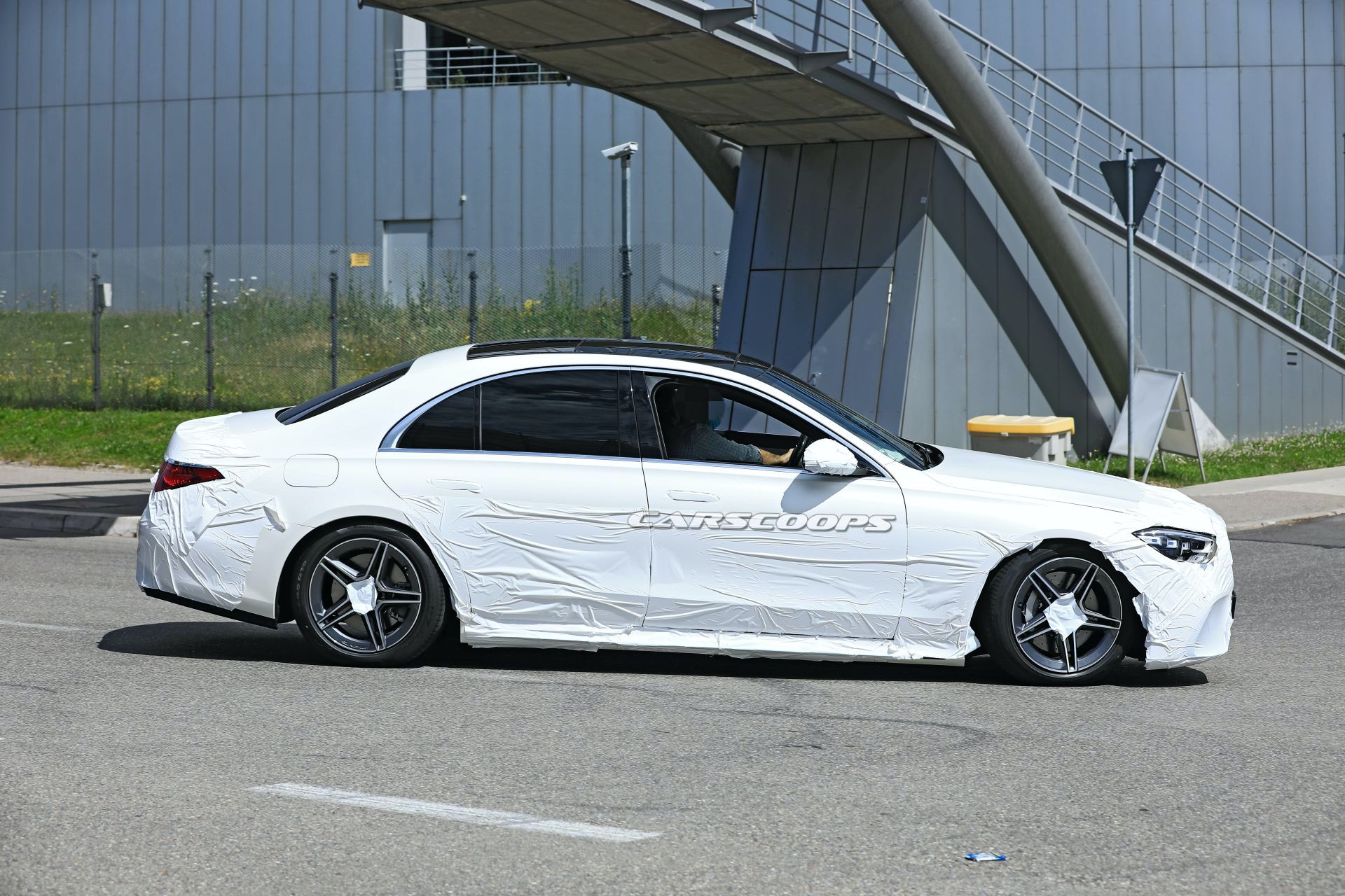 مرسيدس إس كلاس 2021 تكشف عن مصابيحها في صور تجسسية جديدة مرسيدس إس كلاس 2021 تكشف عن مصابيحها في صور تجسسية جديدة 6