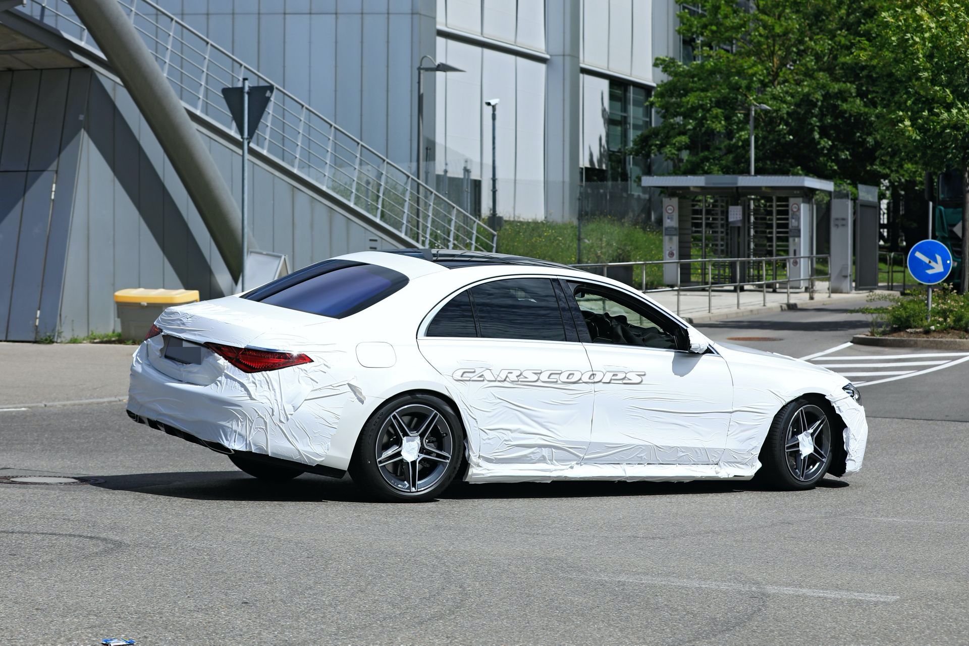 مرسيدس إس كلاس 2021 تكشف عن مصابيحها في صور تجسسية جديدة مرسيدس إس كلاس 2021 تكشف عن مصابيحها في صور تجسسية جديدة 7